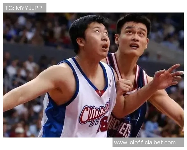 姚明与几米的温馨瞬间照片展现了艺术与体育的完美结合