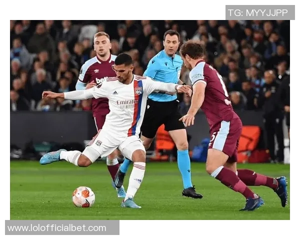 意甲激战：莱比锡与里昂战平争议判罚引发全场热议