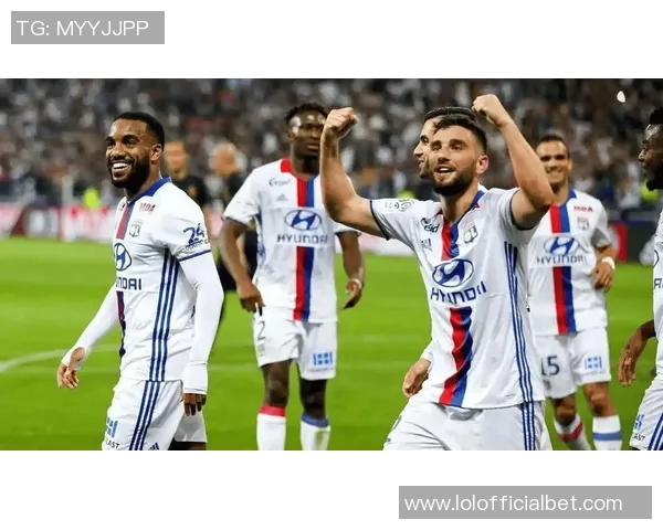 欧冠经典对决：里昂逆转那不勒斯全场沸腾瞬间回顾与分析