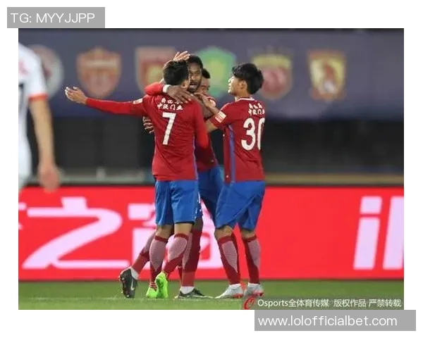 中超激战尤文图斯与里昂平局红牌事件引发全场热议与争议 中超激战尤文图斯与里昂平局红牌事件引发全场热议与争议